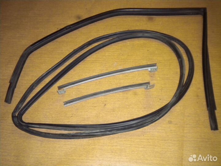 Внутренняя ручка левой двери Nissan Serena I (C23)