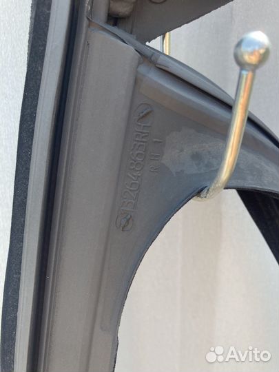 Уплотнитель стекла передний правый opel astra j