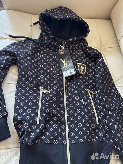 Спортивный костюм