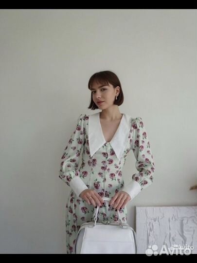 Платье с воротником xs