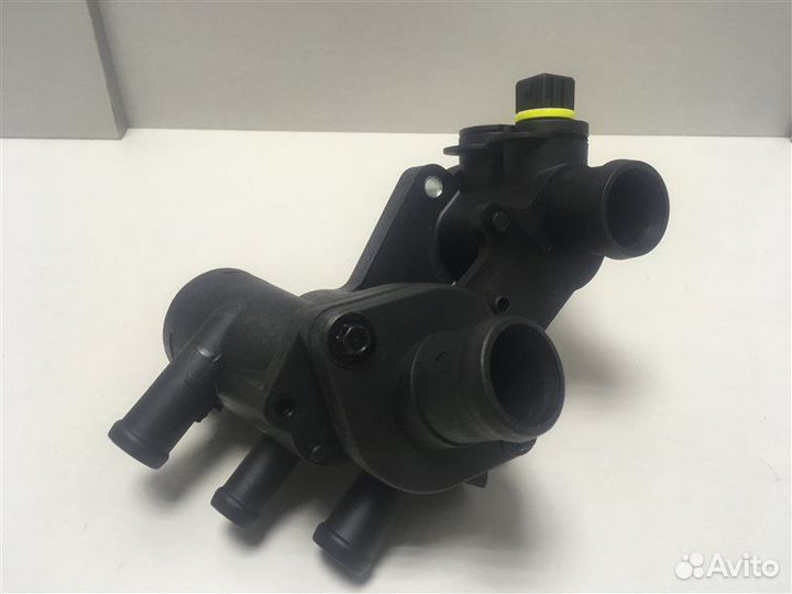 Фланец системы охлаждения Volkswagen Golf