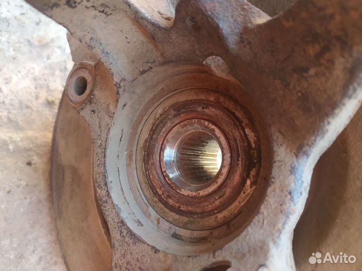 Mitsubishi Lancer IX кулак в сборе