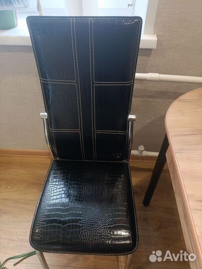 Кожаный стул