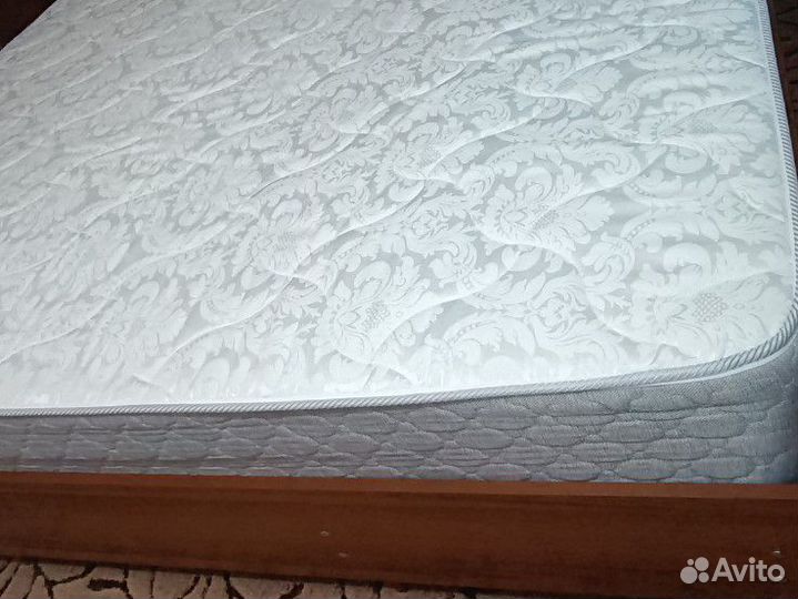 Кровать двухспальная с матрасом бу 160*190