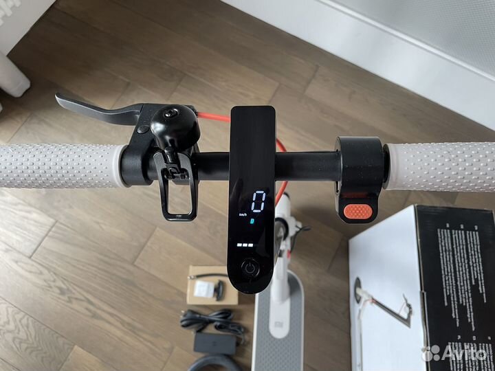 Электросамокат Xiaomi Mi Electric Scooter 3