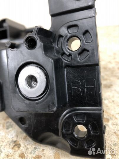 Кронштейн фары правый Kia Ceed 2 2012-2018г