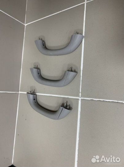 Ручка потолочная Mitsubishi L200