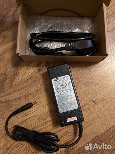 Зарядное устройство для ноутбука Samsung
