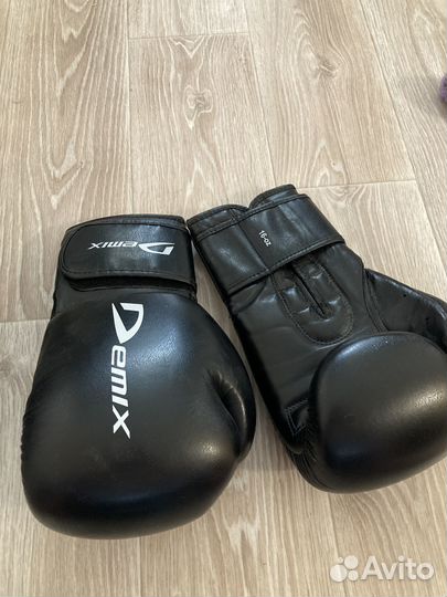 Боксерские перчатки
