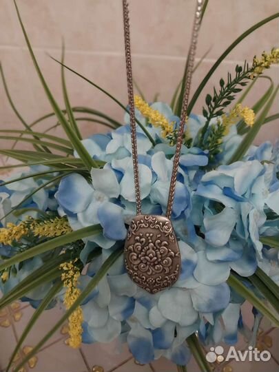 Бусы и кулоны