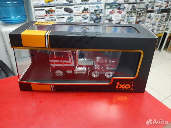 Peterbilt 352 Peacemaker 1:43 IXO