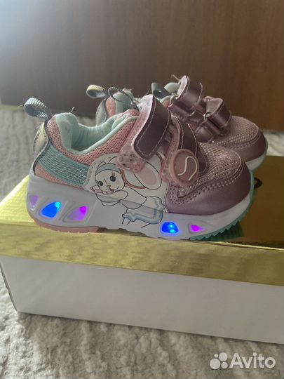 Кроссовки для девочки