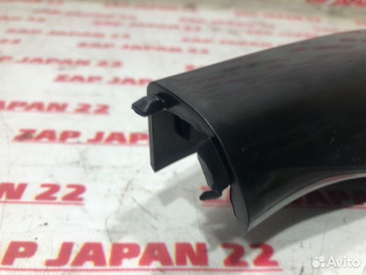 Крышка рейлинга передняя правая Toyota Land