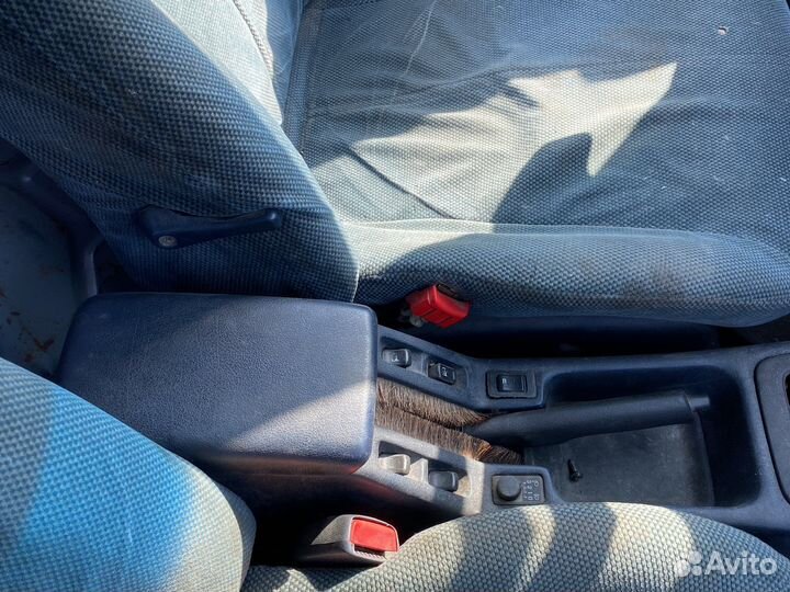 Подлокотник nissan primera p10