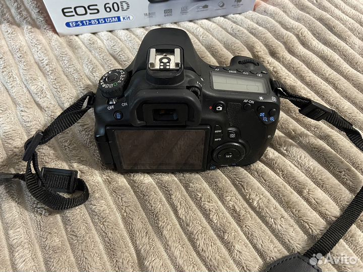 Зеркальный фотоаппарат Canon 60d