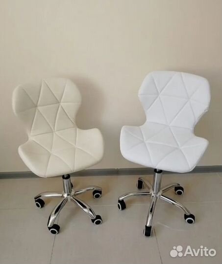 Стул для мастера педикюра, косметолога