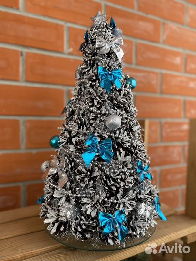 Новогодний декор Елка из шишек