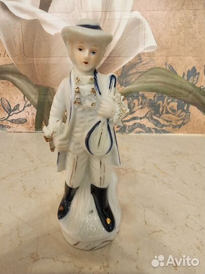 Фарфоровые статуэтки