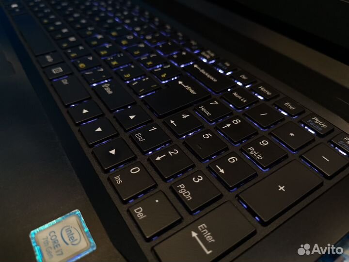 Игровой ноутбук с FHD экраном / i7 7700HQ+1050