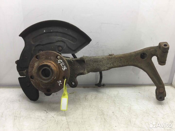 Ступица передняя левая Volkswagen Passat 8D0407257