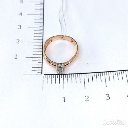 Золотое кольцо с бриллиантом 16,5р