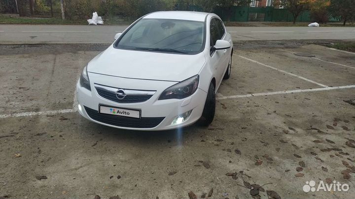 Opel Astra 1.6 AT, 2011, 260 000 км