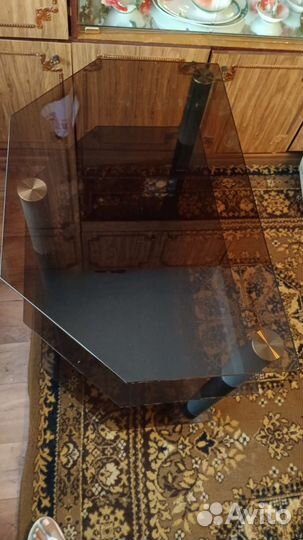 Угловая стеклянная тумба под тв