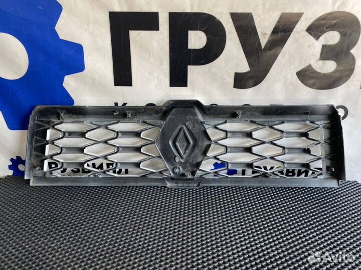 Решетка в бампер Renault T 84596570