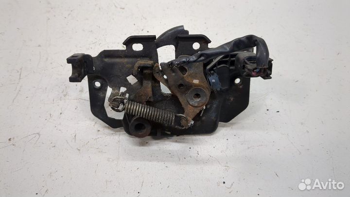 Замок капота Ford Fiesta