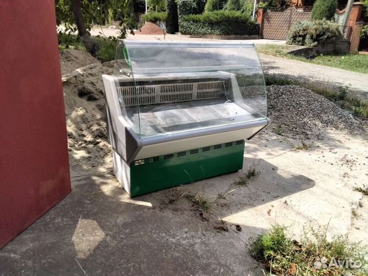 Холодильник витрина для напитков, и продуктов