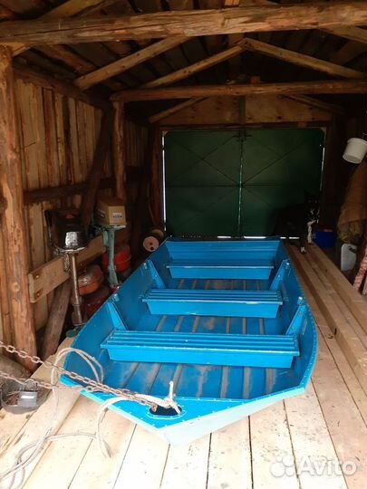 Лодка с мотором