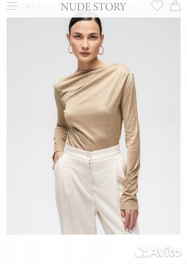 Лонгслив с открытым плечом nude story