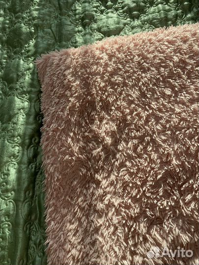 Розовый плед пушистый