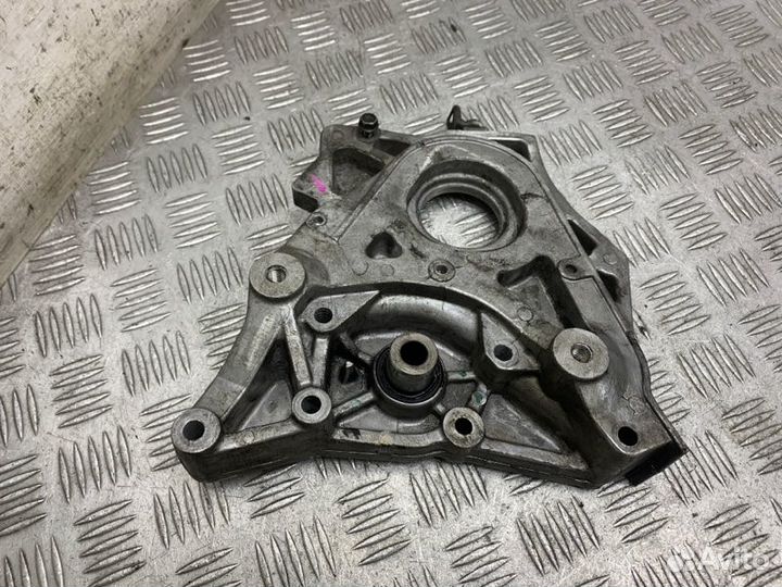 Крышка двигателя передняя Mitsubishi Pajero Sport