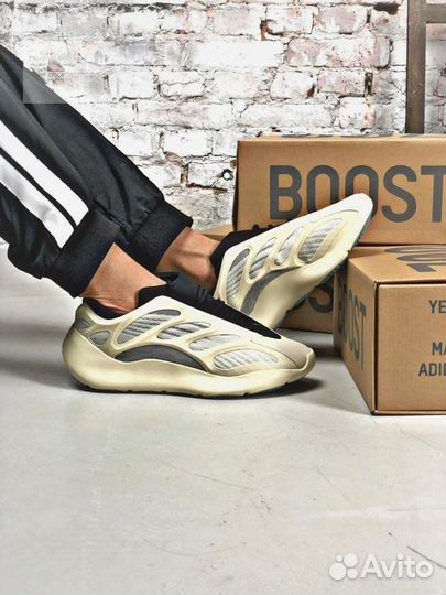 Кроссовки Adidas Yeezy Boost 700 v 3 Р-ры 40-43