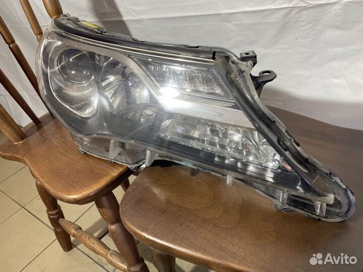 Фара правая Toyota Rav4 CA40 2012