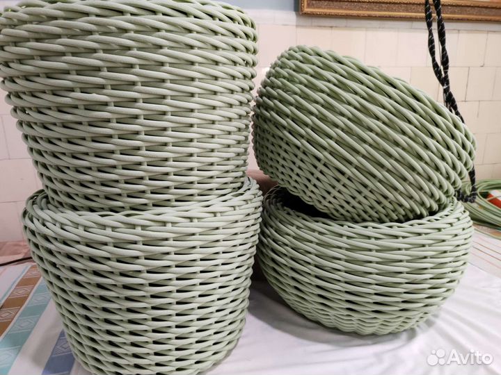 Кашпо из искусственного ротанга