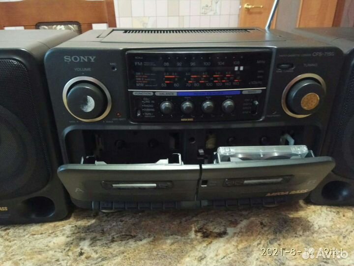 Двух кассетный радио и магнитофон Сони CFS-715S