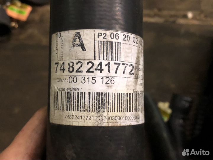 Патрубок охлаждения Renault.7482241772