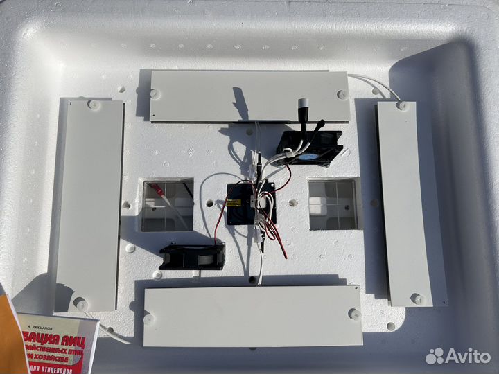 Инкубатор Несушка на 104 яйца