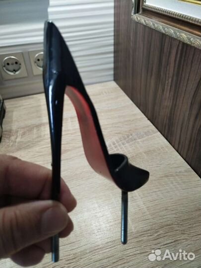 Кованые лабутены на порог джипа