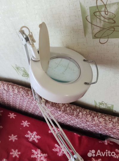 Лампа настольная люминесцентная