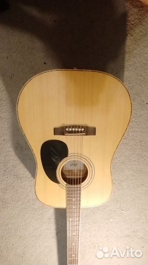 Акустическая гитара