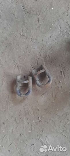 Петли букс. пер. Toyota Tundra/2012