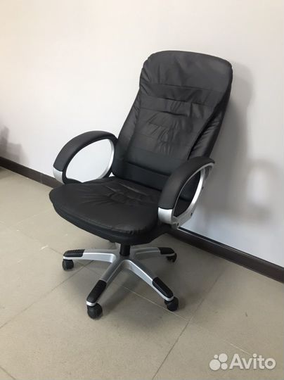 Компьютерное кресло новое