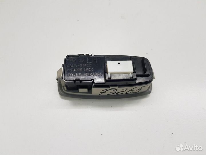 Плафон внутреннего освещения левый (Genesis G80 I)