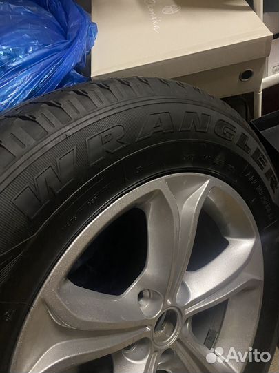 Goodyear Wrangler HP 235/65 R17