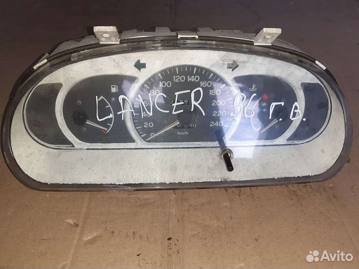 Приборная панель Mitsubishi Lancer 6 CB 1992-2000