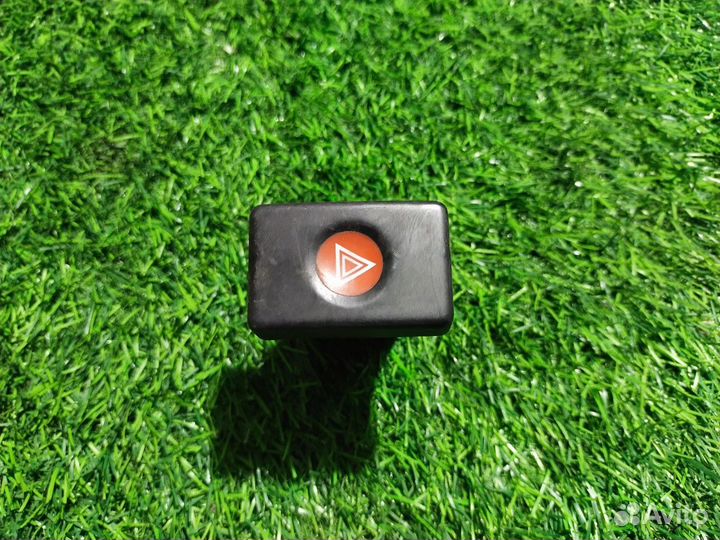 Кнопка аварийной сигнализации Renault Logan