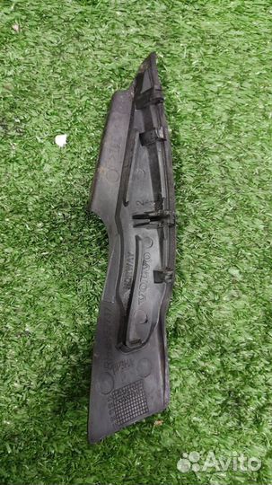 Уголок решётки стеклоочистителей правый Volvo XC9